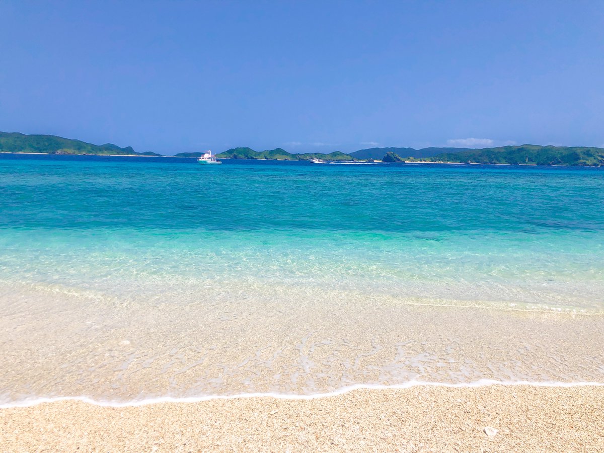 fullruna_2's tweet photo. あまりに慶良間の海が綺麗すぎて見惚れてました…人生で見てきた海の中で1番綺麗です🐠 阿嘉島素晴らしすぎる。 https://t.co/SKpx7pkB7m
