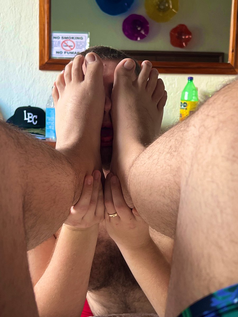TallMasterBeefy's tweet photo. Who’s jealous of my little foot piggie? #findom #trampling #menssoles #facestomp #facestomping #gayfindom #gayfootfetish #alphaforsubs #hugefeet #widesoles #solelicker #footlicker #onlyfansfeet https://t.co/mW7AaaDfgi