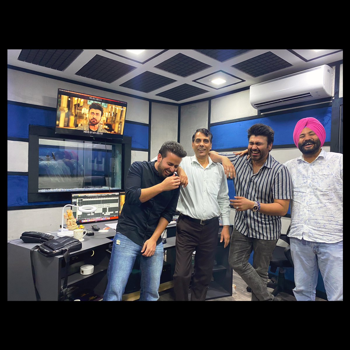 AaryaBabbar222's tweet photo. Just completed the dubbing for #HeySiriVeySeeri &amp; man are we excited for you guys to watch the film already! 📽️🎙️

#HeySiriVeySeeri #DubbingSession #PunjabiFilm #Cast #AaryBabbar #BabbarSher #Lion #Roar https://t.co/UCEzj6jOpJ