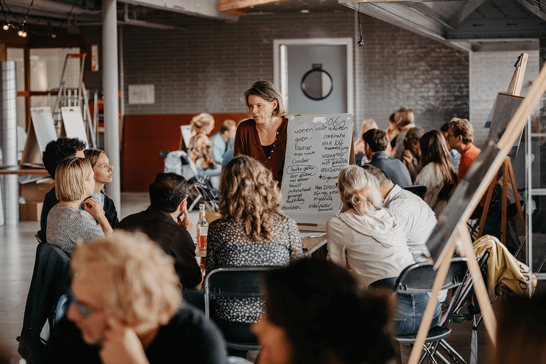 With the Ministry of the Future in mind, @RoosmarijnVelde set up a project that sought to hold local assemblies in Leiden. During these assemblies, citizens discuss their village’s and city’s future: bit.ly/40Z0GZV @theturnclub #ministerievandetoekomst #leiden2022