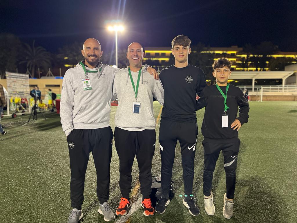 Amb l'Aleví A del <a href="/CDBinissalem/">cdbinissalem</a> hem gaudit del <a href="/SantaPonsaCUP/">Santa Ponsa Cup Mallorca</a> .
Torneig espectacular, amb una organització perfecte, un gran ambient de futbol,i que ens ha donat l'oportunitat de viure una experiència inoblidable pels nostres nins.
Gràcies a tots els que ho han fet possible.