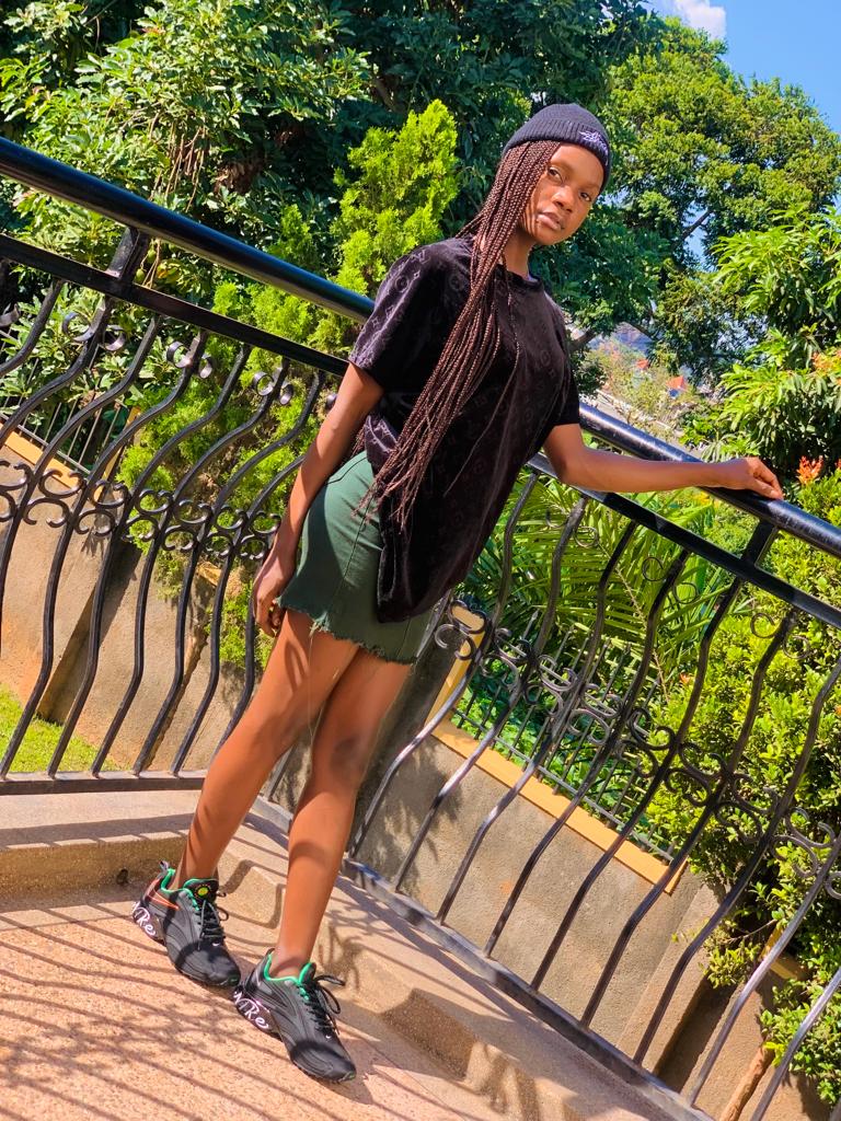 Victoria54v's tweet photo. @thekathybae @Acleo256 @joenbond1 @linus_256 @NaswibaNana @arnold_kananura @Agatie7 @Hal_official__ @GadhafiShafik @MrrChapter @Nabimara_paul Name: Nakazibwe Victoria 
Age: 19
Tribe: Muganda
Kindly follow me🥰🙏 https://t.co/YZtNVFOibA