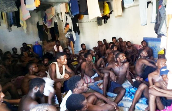 L'orrore della #Libia - l’#Onu certifica torture e abusi: “La guardia costiera coopera coi trafficanti”- 4000 #migranti nel campi di detenzione ufficiali e 18.000 in quelli illegali - di <a href="/mannocchia/">francesca mannocchi</a> 
#FacciamoRete #DirittiUmani #Rifugiati
diritti-umani.org/2023/04/lorror…