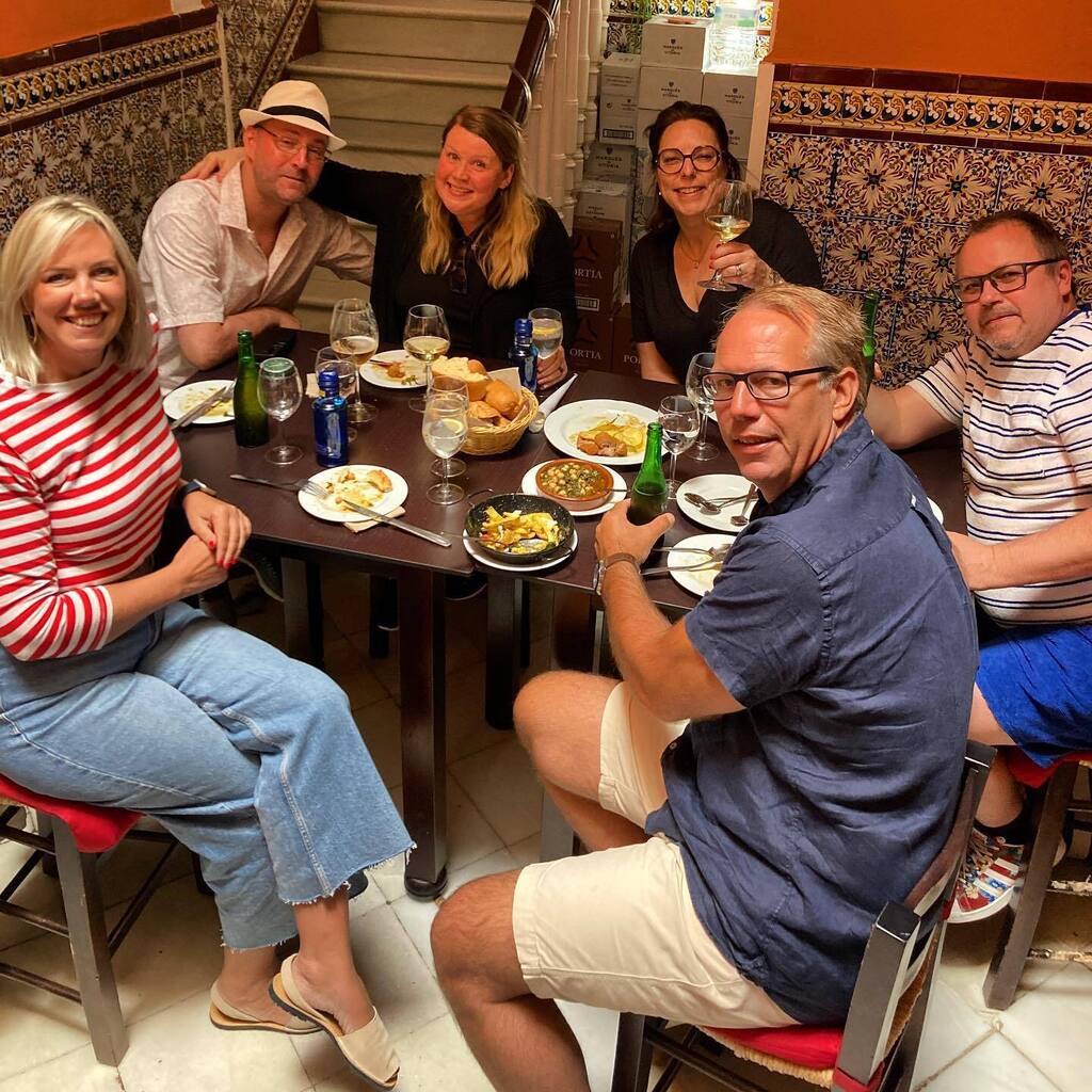 HanniMartiniii's tweet photo. We had such fun with this bunch of hungry, thirsty Swedes on Thursday. Bite of the day was the #chicharronesdecadiz with lemon and salt. We’re not surprised - they’re flippin’ delish 😍 Slip in to our DMs by clicking the button below to enquire about … https://t.co/cS6OCAfWhF https://t.co/fOiuqKDLiv