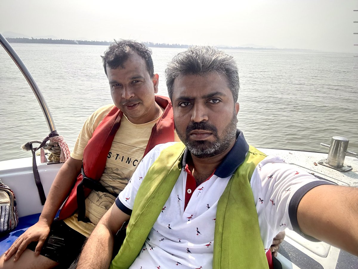 KushalSrivastav's tweet photo. Got Airborne !! ❤️
Went to Alibaug to meet my AirForce entrymate from our 5/99 batch. Had to get airborne with him after rewatching TopGun2 , It was so much fun at Alibaug !!
#airforce #sunday #buddygroup #entrymates #wingman #airwarrior #veterans #Parasailing https://t.co/1PXDTlWNGa