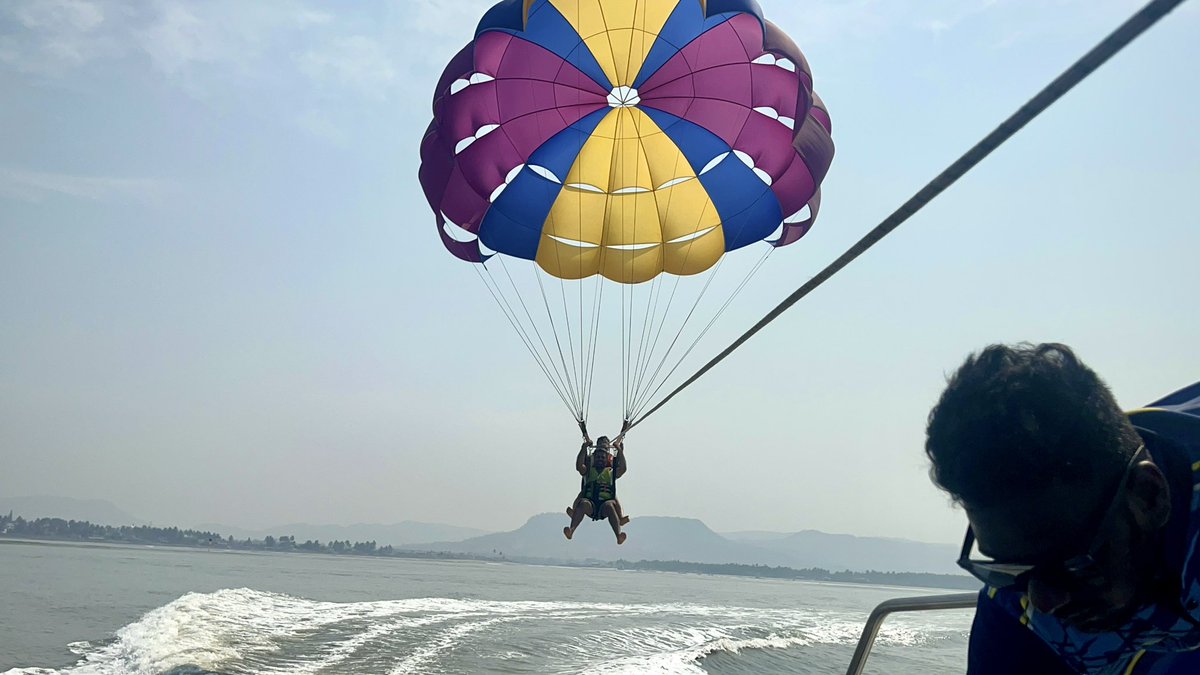 KushalSrivastav's tweet photo. Got Airborne !! ❤️
Went to Alibaug to meet my AirForce entrymate from our 5/99 batch. Had to get airborne with him after rewatching TopGun2 , It was so much fun at Alibaug !!
#airforce #sunday #buddygroup #entrymates #wingman #airwarrior #veterans #Parasailing https://t.co/1PXDTlWNGa