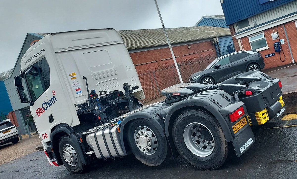 Bituchem take delivery of their third striking tractor, R Cab 450bhp 6x2/2 with GD175 blower #suppliedbykeltruck @keltruck @ScaniaUK @ScaniaGroup