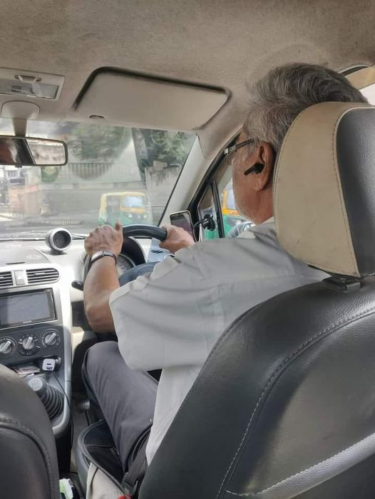 rnsaai's tweet photo. சற்று முன்பு பெங்களூர்ல ஆபீஸ்க்கு லேட் ஆயிருச்சுனு ஊபர் வண்டி புக் பண்ணிருந்தேன் ஒரு 65 அல்லது 70 வயது நிறைந்த ஒருவர் வந்தார் Good morning sirனு OTP சொல்லி விட்டு வண்டி கிளம்பியது நார்மலா நாஸ்டா ஆயிருச்சா சார்னு கேட்டுட்டு சார் உங்கள பாத்தா ட்ரைவர் மாதிரி தெரியலயேனு கேட்டேன் https://t.co/GEzsA7rgSo