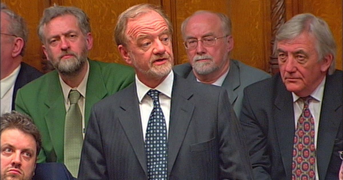 futurelawdigita's tweet image. Starmer wants a classless society; certainly Labour has no class.

Labour using the tactics of the gutter has severed its links with former Labour greats such as Robin Cook.