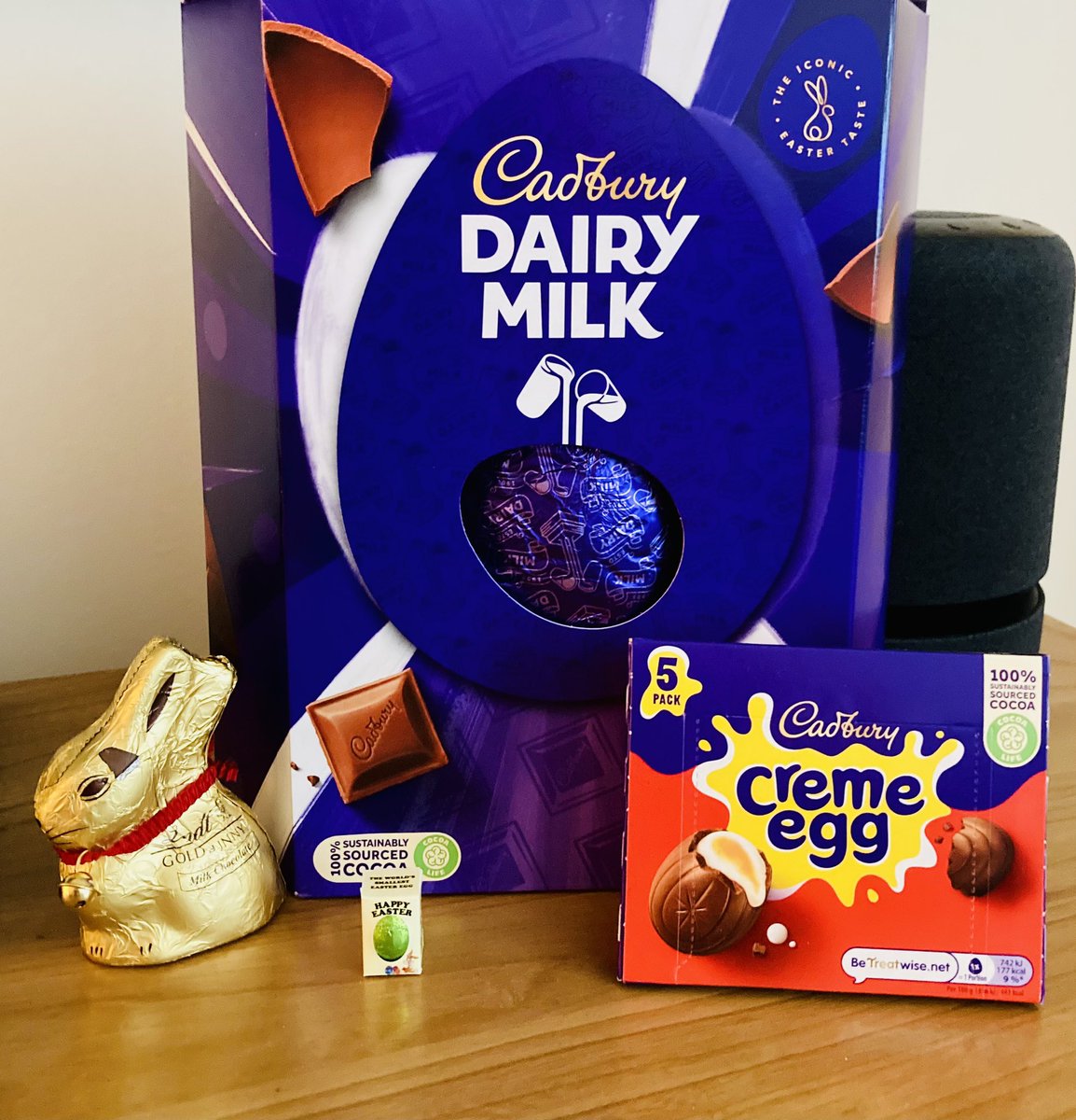 FrankHannigan5's tweet image. The remains of the days. #Easter2023 #smallest #Cadbury #Lindt