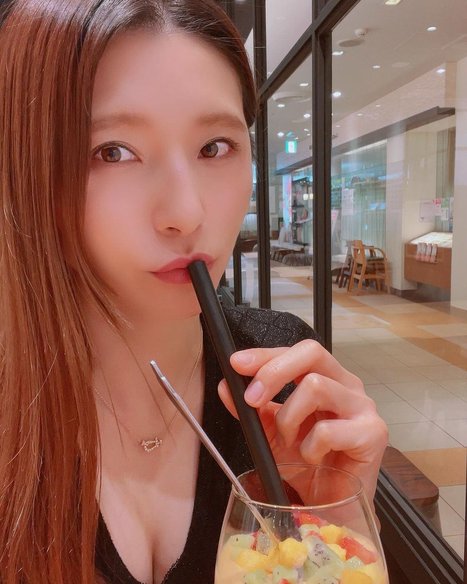 LinoweT's tweet photo. 最近ハマってる  タニタカフェの  カムージー♡  グリーンとイエローの  2種類があります♡♡ * #コーヒー#コーヒー #コーヒ���好きな人と繋がりたい #コーヒータイム #甘いもの#コーヒー #甘いもの大好き #甘いもの好きな人と繋がりたい #ケーキ #チーズケーキ #ケーキプレート https://t.co/iF7xPY9PQi