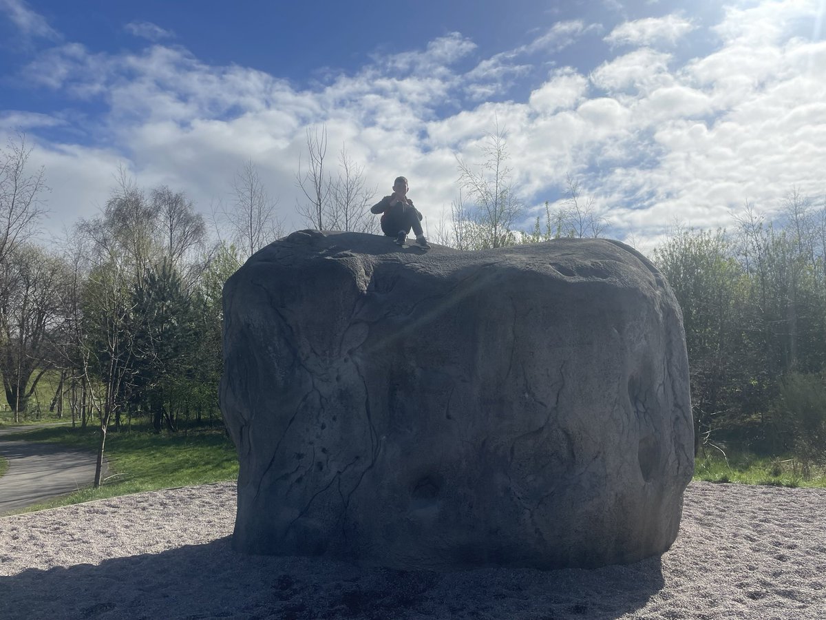 weeclairemcg's tweet photo. Lovely wee afternoon exploring the #CuningarLoop… lots to keep this lot busy in the sunshine #ClydeGateway https://t.co/mwii97JNV3