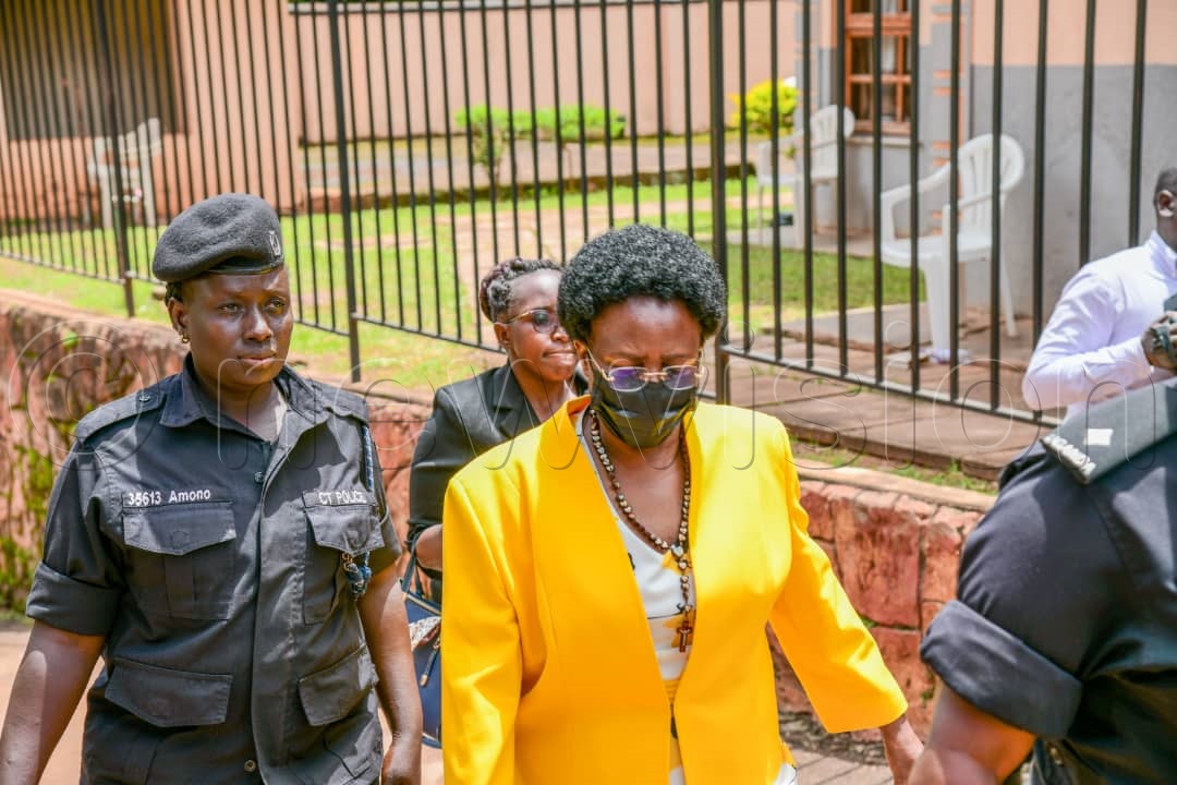 Bwamba_Made's tweet photo. The arrest of an #ironsheet thief vs the arrest of a Makerere #inspiration to our Young girls in the nation. God look through Uganda because I wonder if this Police was produced by #women.
@PoliceUg
@Makerere https://t.co/oQnFwZd0R0