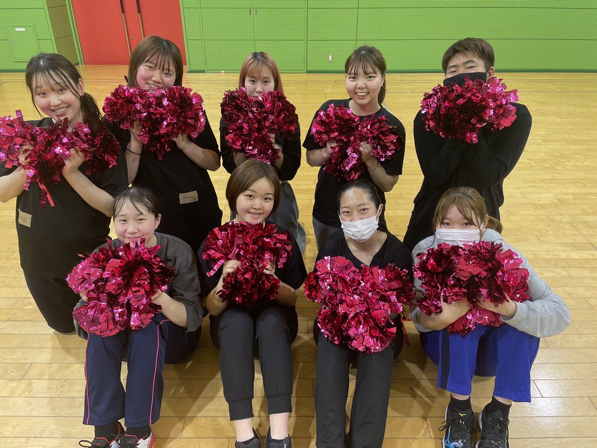 sgk_dance's tweet photo. 4月7(金)に至学館大学A3にて体験入部を行いました！

1年生4人•2年生1人•3年生1人の計6人の方が参加してくれました！

7日の活動ではストレッチや筋トレを最初に行い、女バレさんの応援で行うチアを一緒に踊りました！
キラキラとしたすてきな笑顔でした⭐️

来てくださりありがとうございました！😊 https://t.co/QjMN4QypPQ