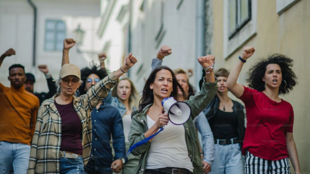 Klimatpolitiken fortsätter att prägla svenska opinionssidor. Bl.a. får regeringen fortsatt hård kritik för att inte göra tillräckligt för att minska klimatskadliga utsläpp. Läs hela UM:s sammanfattning av debatten om globala frågor här: fuf.se/magasin/vecka-… #utvpol #svpol