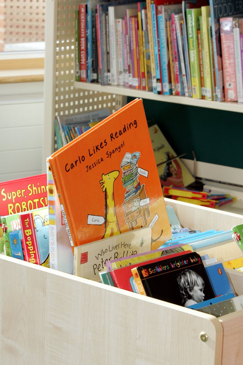 BarnetLibraries's tweet photo. NEW free Stories and Rhymes session starts at #edgwarelibrary on Thursday 20 April at 2.15pm. Aimed at over 2's we'll be sharing stories, books and rhymes. Booking info at https://t.co/sb0BvCUxHN
#edgware @YourEdgware @ehrs3549 https://t.co/nzEP9tR34k