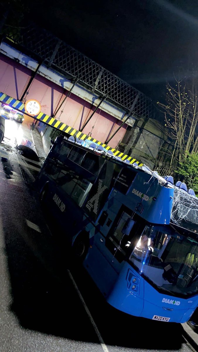 @RadioX your open top tour bus is ready for collection 

#cantparktheresir #police #cantparkthere #lowdridge #diamondbus #youcantparkthere #youregettingsacked #RadioX