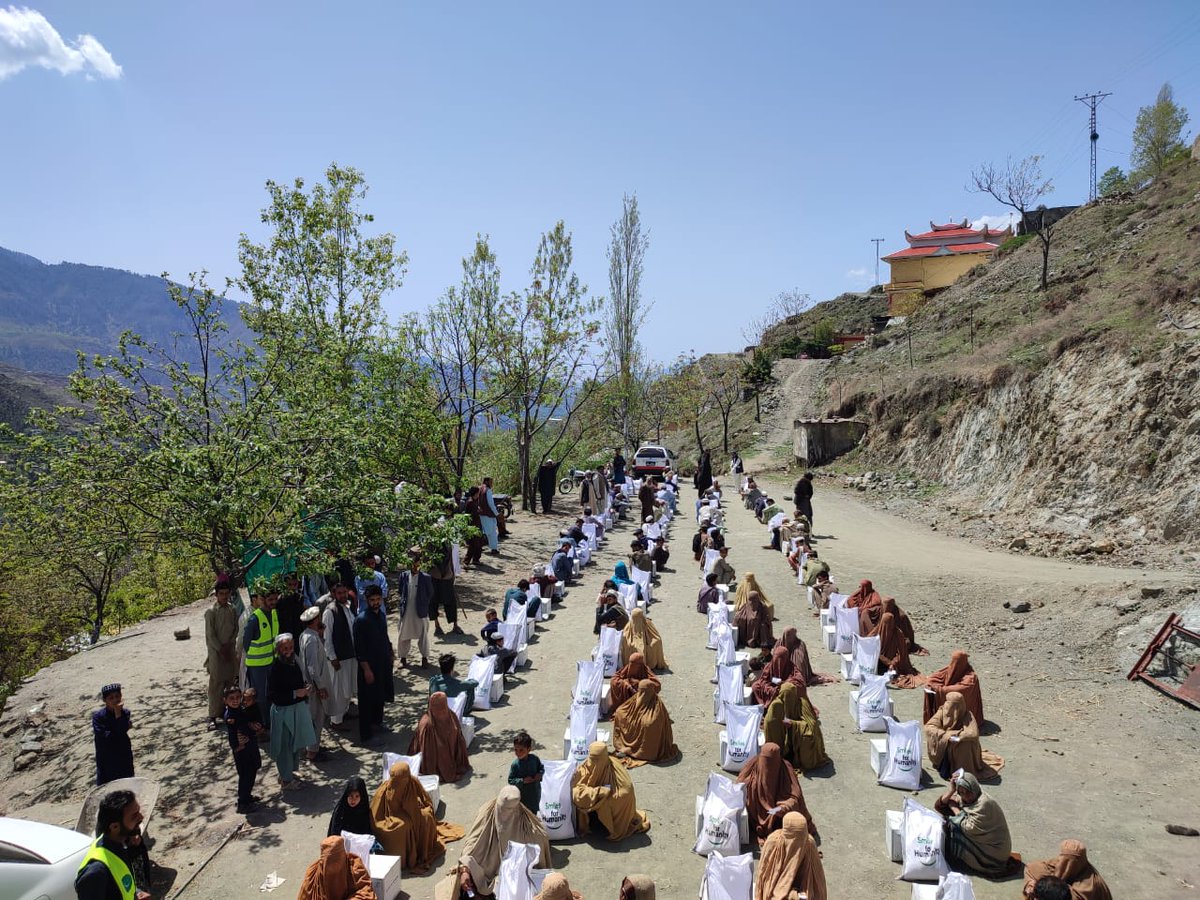 MSfoundationPK's tweet photo. 📍 Dir Upper, KPK
MSF organized a mega Ramadan Food Packages distribution in Wari, Nehag, Jagam, Talaw, Shalgah, Kashmiry and Karpat.
اِس ماہِ نور، مسکراہٹیں بھر پور !
JOIN us in our journey of spreading SMILES FOR HUMANITY.
#MillionSmiles #Foundation #Ramadan #RationSupport https://t.co/lyXltwX15b