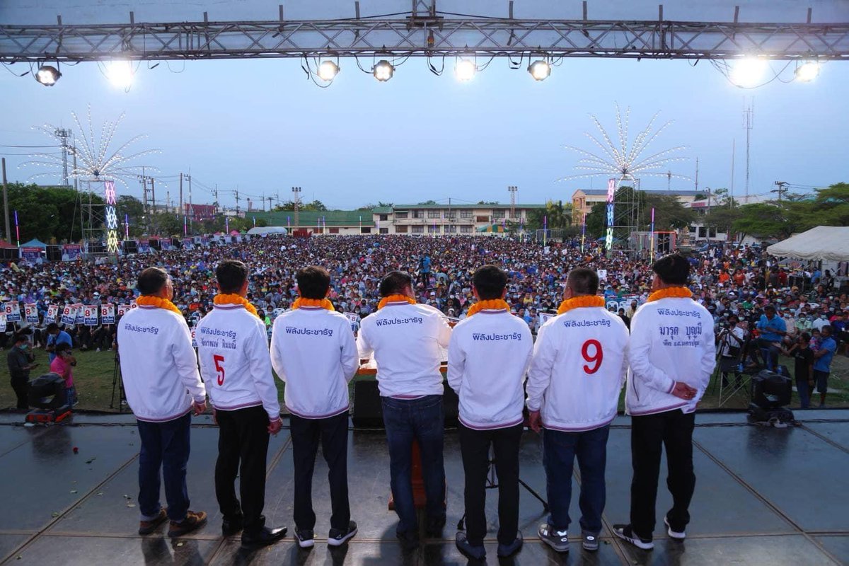 ลานสนามหน้าอ.ดอนตูม นครปฐม ได้จัดเวทีปราศรัย นำโดยนายวิรัช รัตนเศรษฐ รองหัวหน้าพรรค ร.อ.ธรรมนัส พรหมเผ่า ประธานยุทธศาสตร์การเลือกตั้งภาคเหนือ พร้อมผู้สมัคร ส.ส.นครปฐม 6 เขต
💻 facebook.com/10004454589463…