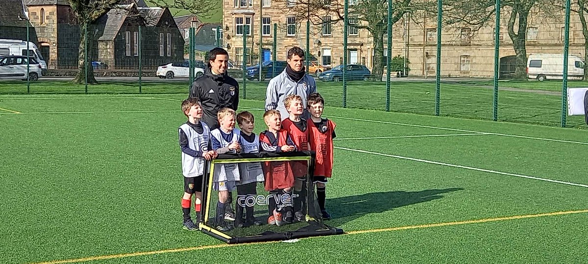 CDJFA23's tweet photo. Younger ave groups benefitting from Coerver Benfica camp in Campbeltown #SLBenfica #Coerver #cdjfa #grassroots https://t.co/CVDrkwIF21