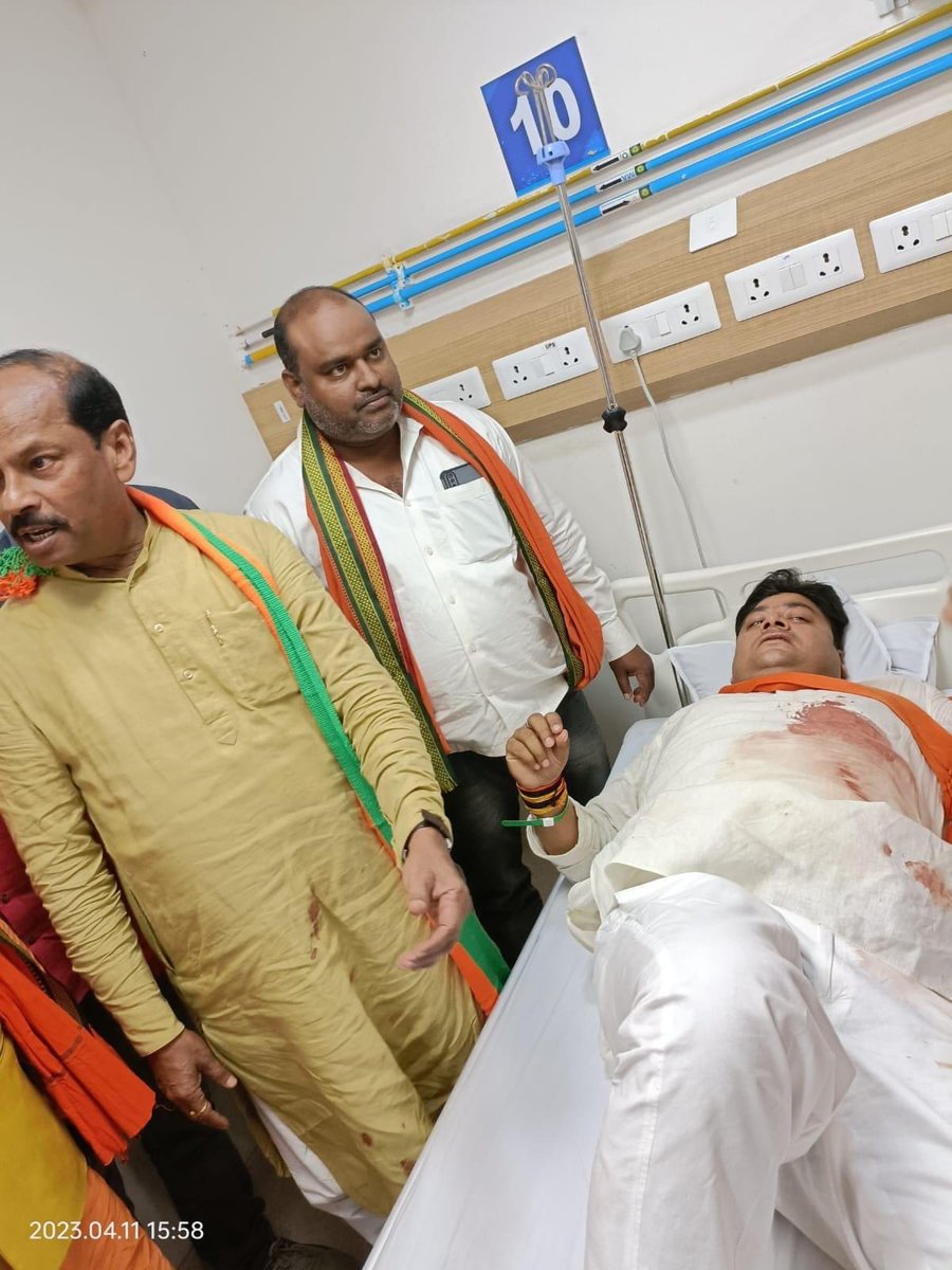ShahiPratap's tweet photo. मुख्यमंत्री @HemantSorenJMM जी ..

भाजपा कार्यकर्ता का गिरा हुआ एक एक बूँद खून आपकी सरकार के राजनीतिक क़ब्रिस्तान तक पहुँचायेगी और जनता उस कब्र पर 2024 में मिट्टी देगी ...

@BJP4Jharkhand @dprakashbjp @yourBabulal @dasraghubar @BJPNagendraJi @bjpkarmveer https://t.co/4LN3apLyXX