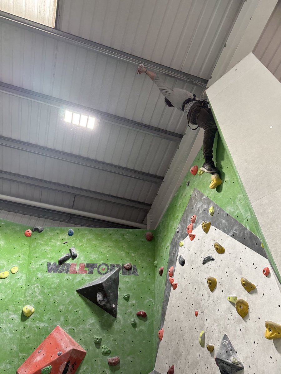 When you can’t quite reach a contaminated #Fire sensor at a Climbing Centre it’s time to make use of the staff #adaptandovercome