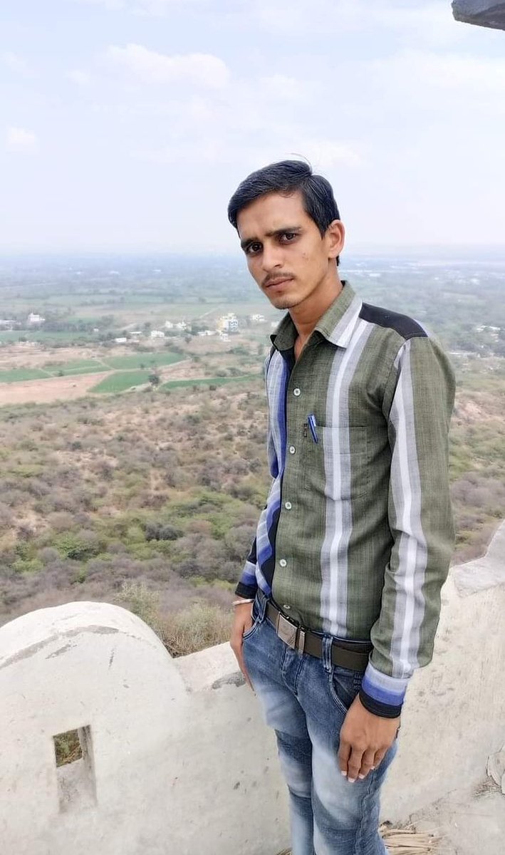 Omrlp07's tweet photo. अब कुछ दिन पुरानी फोटो पोस्ट करेंगे.
वर्तमान की स्थिति को देखते हुए..🙆🥱
#dabok
@omRLP07 https://t.co/nSf0nZ3naO