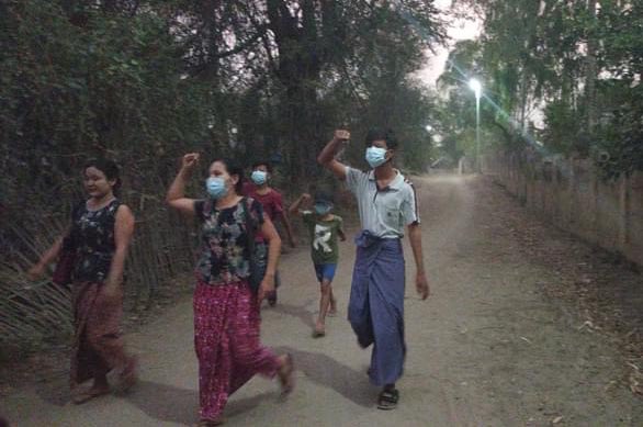 KYITHAR95368969's tweet photo. An anti-coup movement led by residents from a village of eastern #Yinmarbin Twp, #Sagaing Region, staged an evening strike of 663-day to uproot the #MilitaryDictatorship on Apr11.

#WarCrimesOfJunta
#EndImpunity        
#2023Apr11Coup             #WhatsHappeningInMyanmar https://t.co/DBB2vGdmYn