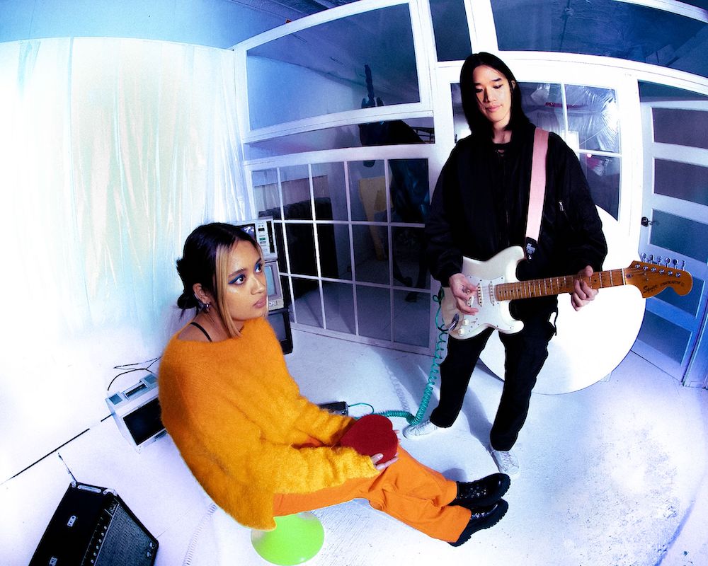 CLASH (@clashmagazine) on Twitter photo Toronto duo <a href="/tonguemoms/">Mother Tongues</a> share indie pop jewel 'A Heart Beating' - a full album is incoming, too...
FFO The Cure's pop moments, Velocity Girl
clashmusic.com/news/mother-to… Toronto duo <a href="/tonguemoms/">Mother Tongues</a> share indie pop jewel 'A Heart Beating' - a full album is incoming, too...
FFO The Cure's pop moments, Velocity Girl
clashmusic.com/news/mother-to…