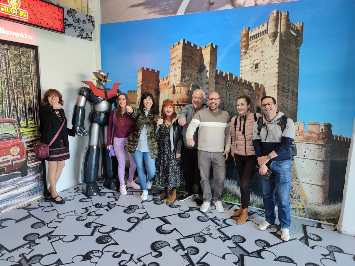 krisporelmundo's tweet photo. Qué suerte haber tenido estos compis de viaje en #MedinaDelCampo. Por vosotros chicos 🥂, el equipo "lo que pasa en Medina se queda en Medina" es muy 🔝 y @GuzmanGomezMdC tiene que saberlo 💃

@AyuntamientoMDC 
@viajesymapas 
@wircky 
@NomadasO 
@maguitesa 
@yendoporlavida https://t.co/aaOplQq38j