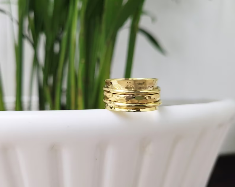 BaniThaniStore's tweet photo. Spin your way to style with this hand-hammered Gold Plated Spinner Band! 💍✨ Perfect for adding flair to any outfit.
go to the link and check it out.
https://t.co/vTpl0OqXHW

#SpinnerRing #HandHammered #meditation #GoldPlated #GOLD #silver #ring https://t.co/rIHbPQtQfL