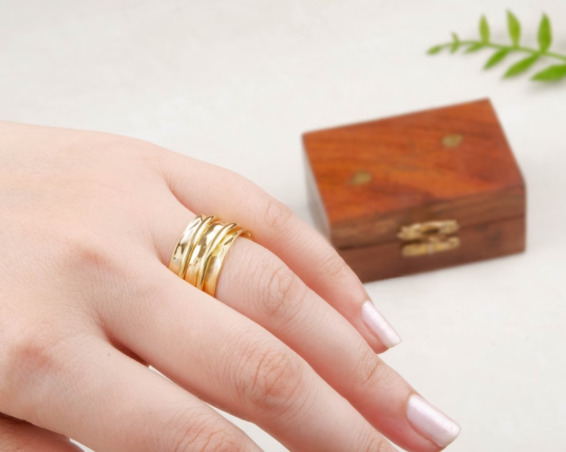 BaniThaniStore's tweet photo. Spin your way to style with this hand-hammered Gold Plated Spinner Band! 💍✨ Perfect for adding flair to any outfit.
go to the link and check it out.
https://t.co/vTpl0OqXHW

#SpinnerRing #HandHammered #meditation #GoldPlated #GOLD #silver #ring https://t.co/rIHbPQtQfL