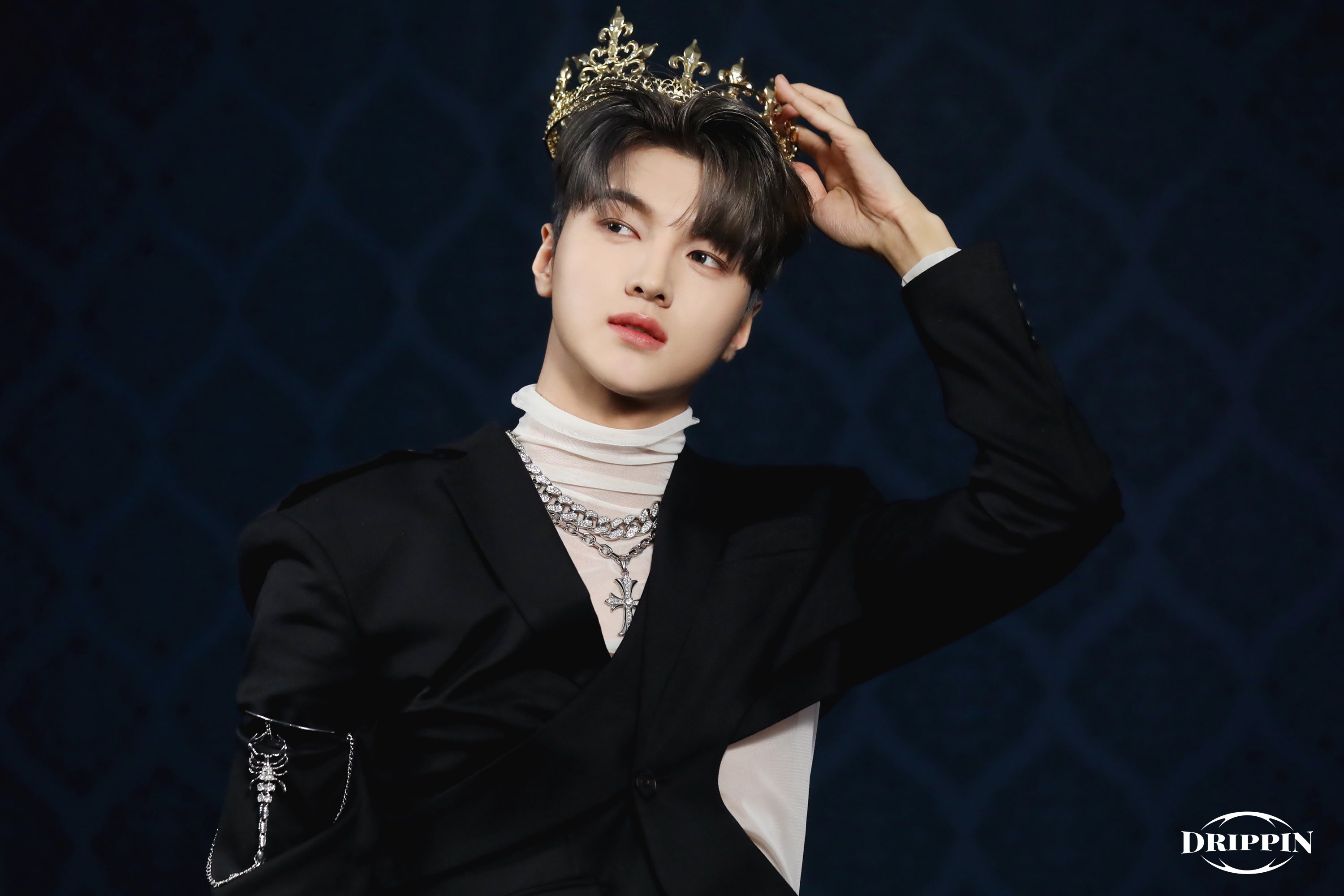 [잡담] 왕관이 이렇게 잘 어울린다고 | 인스티즈
