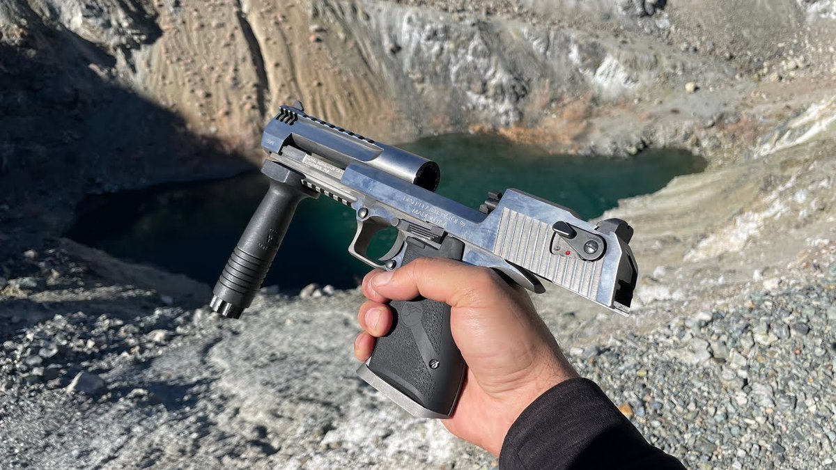 Call of Duty Japan have announced what the two pistols are for Mid