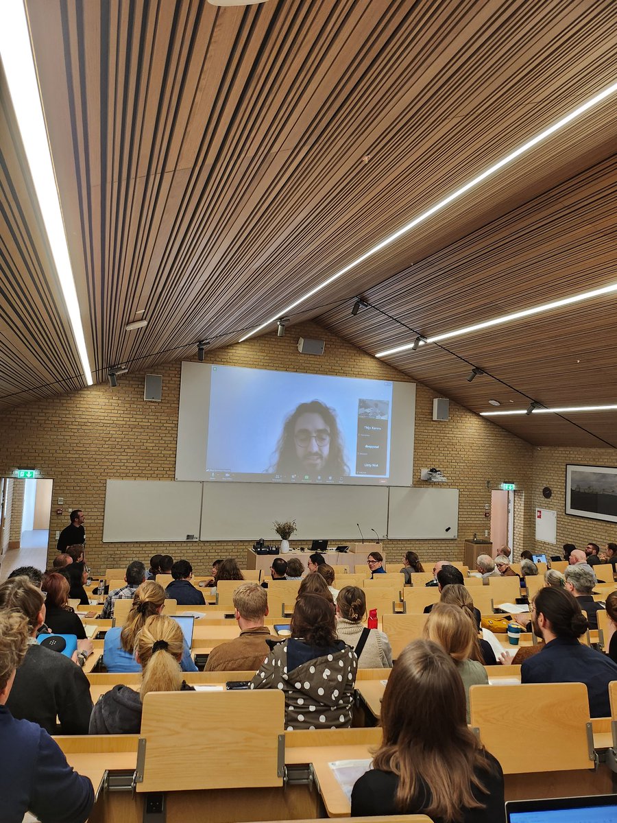 Obermaier_Soc's tweet photo. Halfway through our first session at #HOG2023 with talks on lower & #middlepalaeolithic
So glad to be able to include #onlinepresentations as well! Shoutout to @AU_Archaeology for the great organisation! https://t.co/zqnvjsae6f