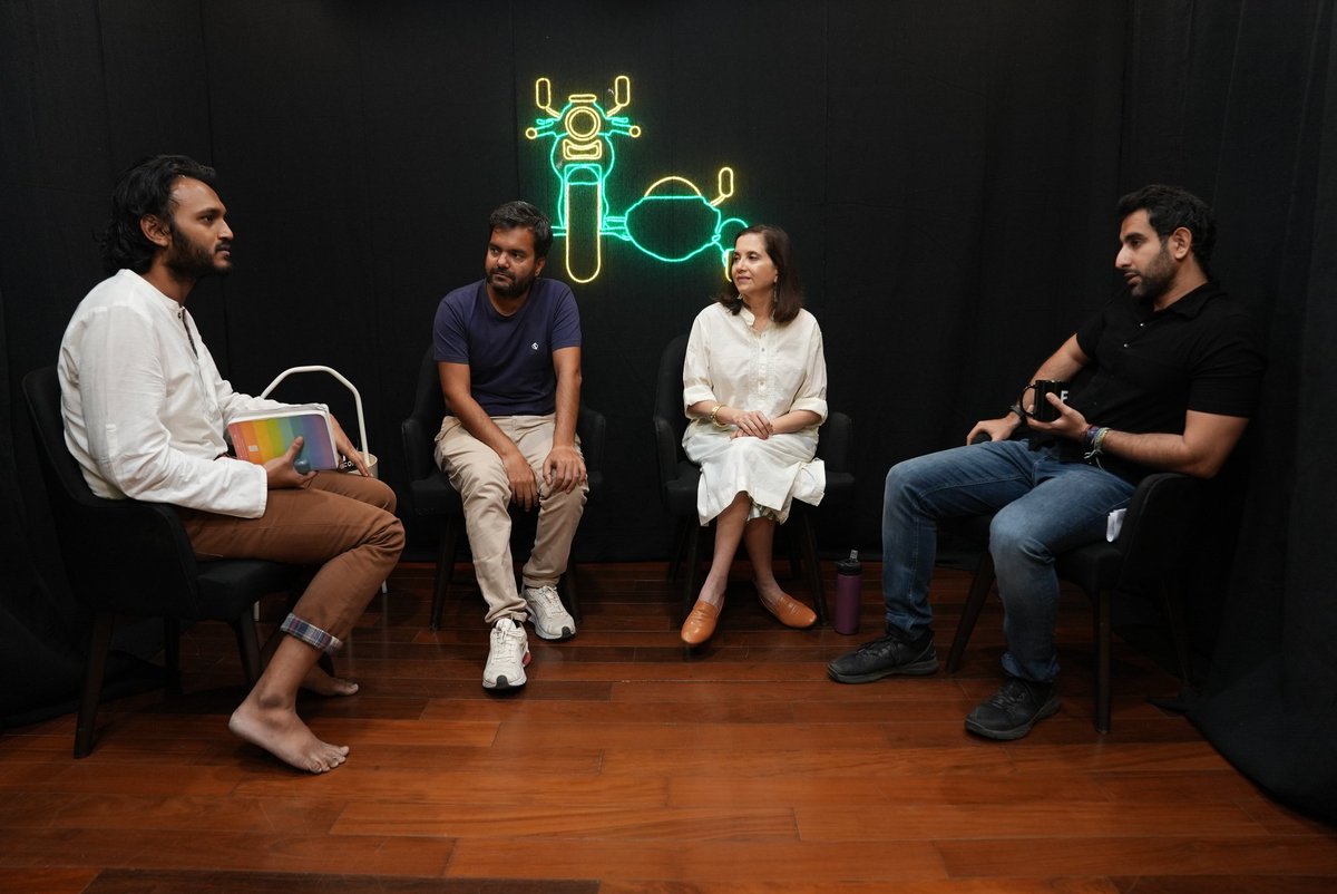FilmCompanion's tweet photo. .@anupamachopra, @ReelReptile, @geekoutyush & @suchin545 assemble to take you through the nitty gritties of film criticism, anecdotes from journalistic experience, their approach to the range of cinema & more in this episode of #FCPopCorn.
Listen here: https://t.co/wZIIpFISXR https://t.co/kBCcKiHWM2