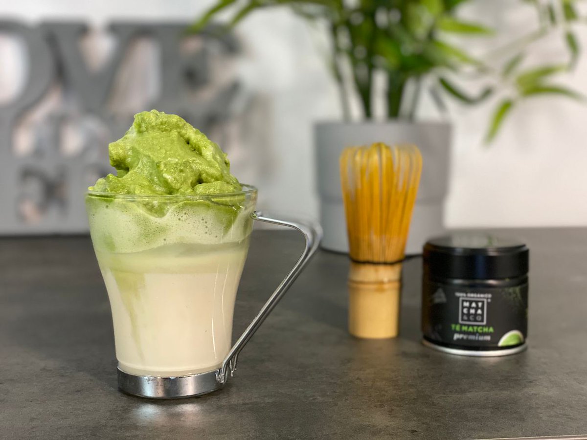 evacuinera's tweet image. ☀️ Amb l&apos;arribada del bon temps ve de gust prendre begudes refrescants 🧋

Jo soc molt amant del te verd 🍵 i les begudes exòtiques 🤩

👉 Avui he volgut compartir amb vosaltres una que m&apos;encanta 💡

El Dalgona Matcha. La coneixíeu? 🤔

evacuinera.com/recetas/dalgon…
#dalgonamatcha