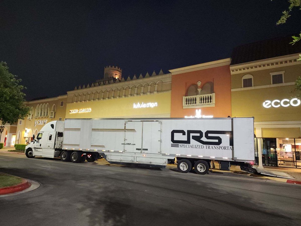 SDSdelivers's tweet photo. @SDSdelivers White Glove Delivery for international fashion icon @KarlLagerfeld in San Marcos, TX. You can trust us to handle your high-end items with the same level of care and attention that Karl Lagerfeld puts into creating them. #KarlLagerfeld #WhiteGloveDeliveryService #SDS https://t.co/KmhEhne45K