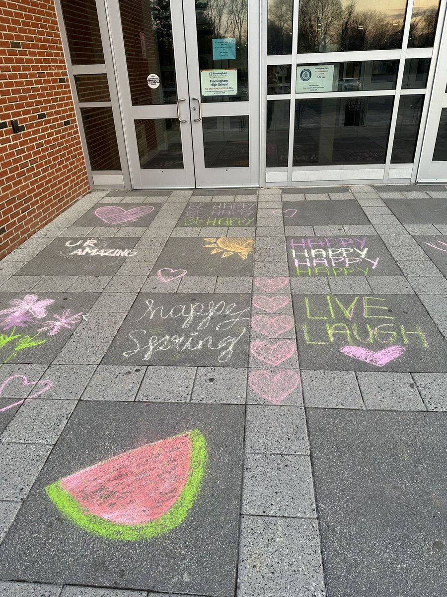 AmyGerade's tweet photo. It is Kindness Week @FHSFlyers! What a great way to start the day! https://t.co/YyNhmK87Wn