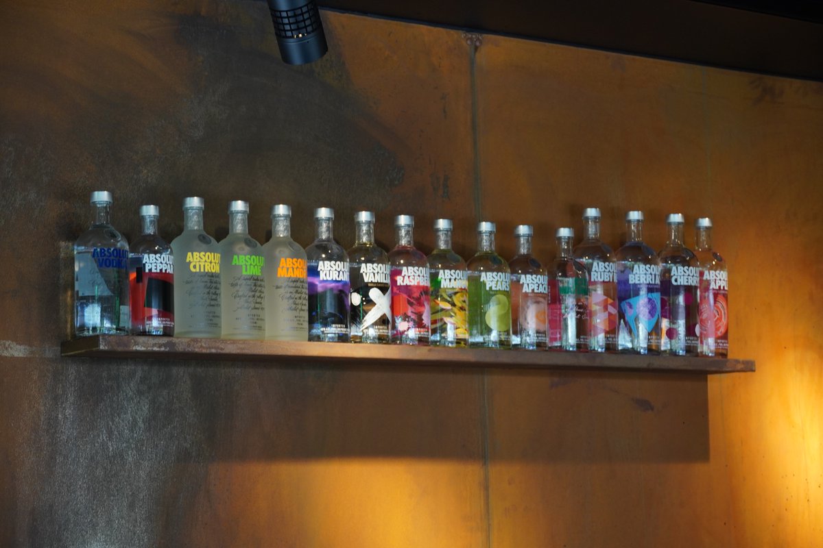 Absolut Vodka har nu sålt slut sina lager i Ryssland, så man återupptar exporten till Ryssland. Så nu vet ni vad ni inte ska köpa för sprit framöver.

Drick Absolut Vodka och du dricker med Putin.