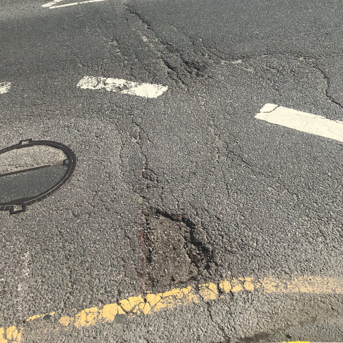 artglyn's tweet photo. The State of #GarrattLane, between #Quinton St and #Summerstown
#Cyclists beware! Avoiding potholes, random rubble and traffic is no mean feat here. 
When is this likely to be done? Can we please have sustainable drainage? https://t.co/Ngyrj7qBgp