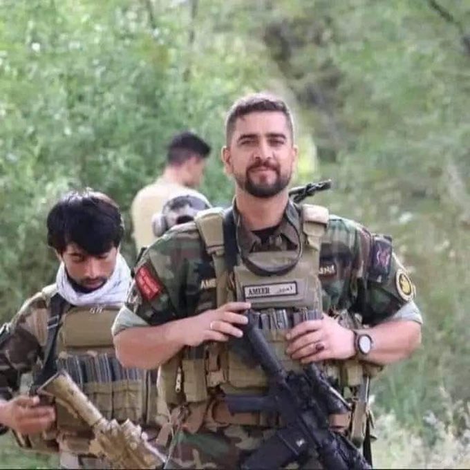 TajudenSoroush's tweet photo. While former Afghan security forces are still fighting against the Taliban but its ally the US is helping their enemy. Akmal Amiri a key special force commander was killed last night in fighting against the Taliban. https://t.co/LPFCrG681J