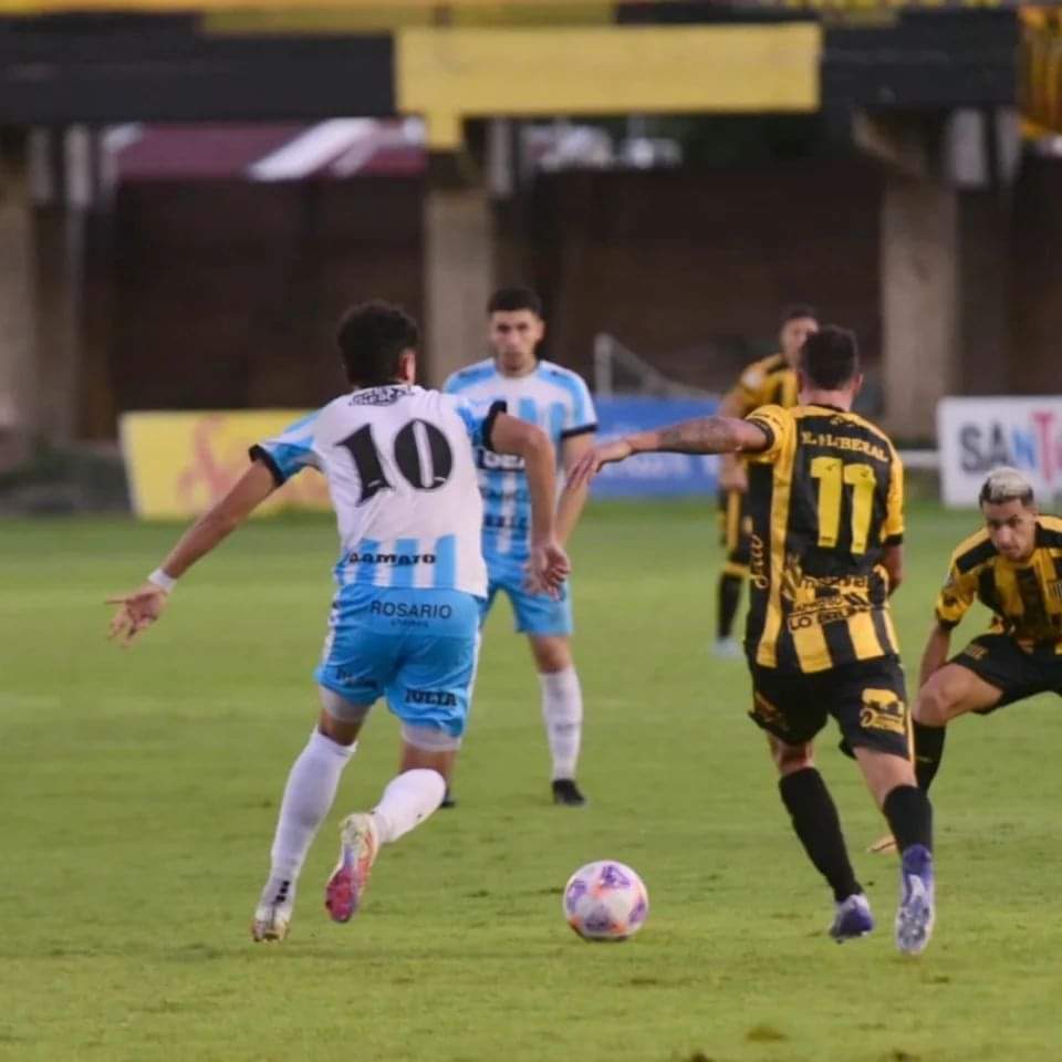 ClubARacing's tweet photo. ⚡⚽✨ https://t.co/yhUYNrdJUr