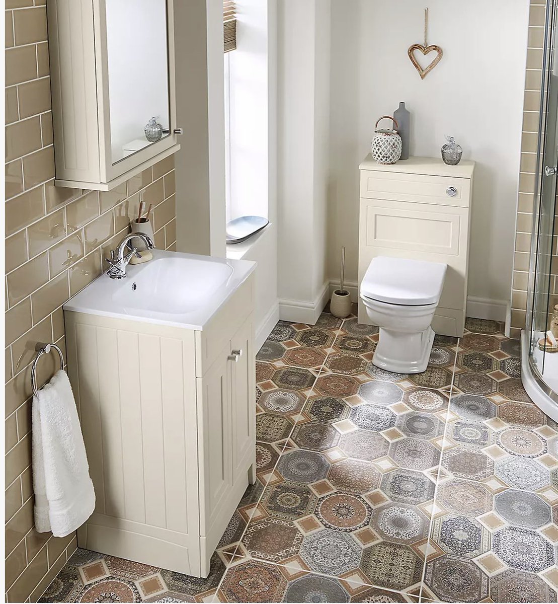 HouseFurnitur3's tweet photo. Check out the Classic Fitted Bathroom // A beautiful range of traditionally inspired freestanding furniture. Featuring an inset detail to the Shaker profile, the Vintage doorstyle adds a touch of elegance to any bathroom. #ThisMorning #tuesdaymotivations #bathroomdesign #bathroom https://t.co/hdzRfylf6A