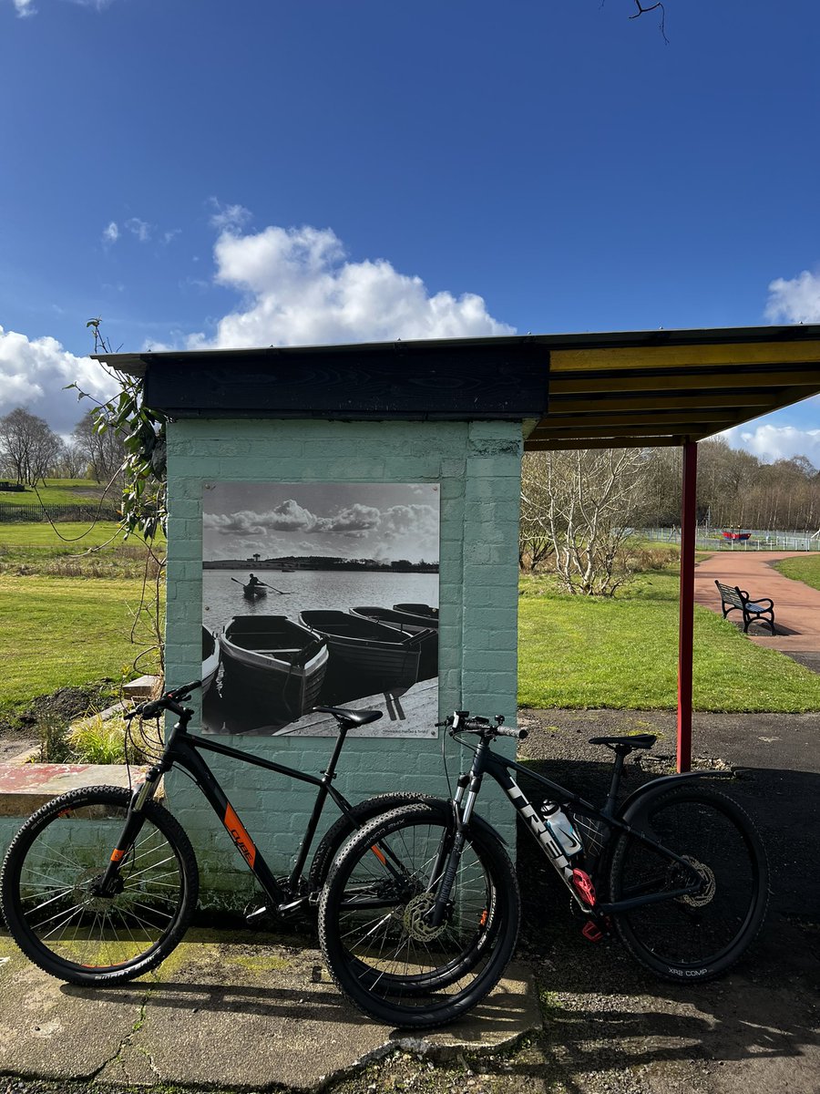 Working with people to return to meaningful activity in the Glasgow FCMHT. A wee glimpse of sun, get the bikes out 👌🏼 <a href="/MoiraForensicOT/">Moira Paterson</a>  <a href="/cheryl_mcmorris/">Cheryl McMorris</a>