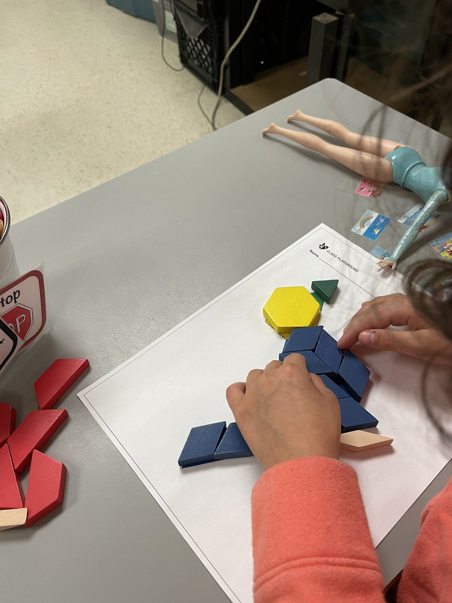 j_silenu's tweet photo. Tuesday morning Math 😍 #patterns #patternblock #bird #barn @StJeromeOCSB https://t.co/ILBFvLf1ae