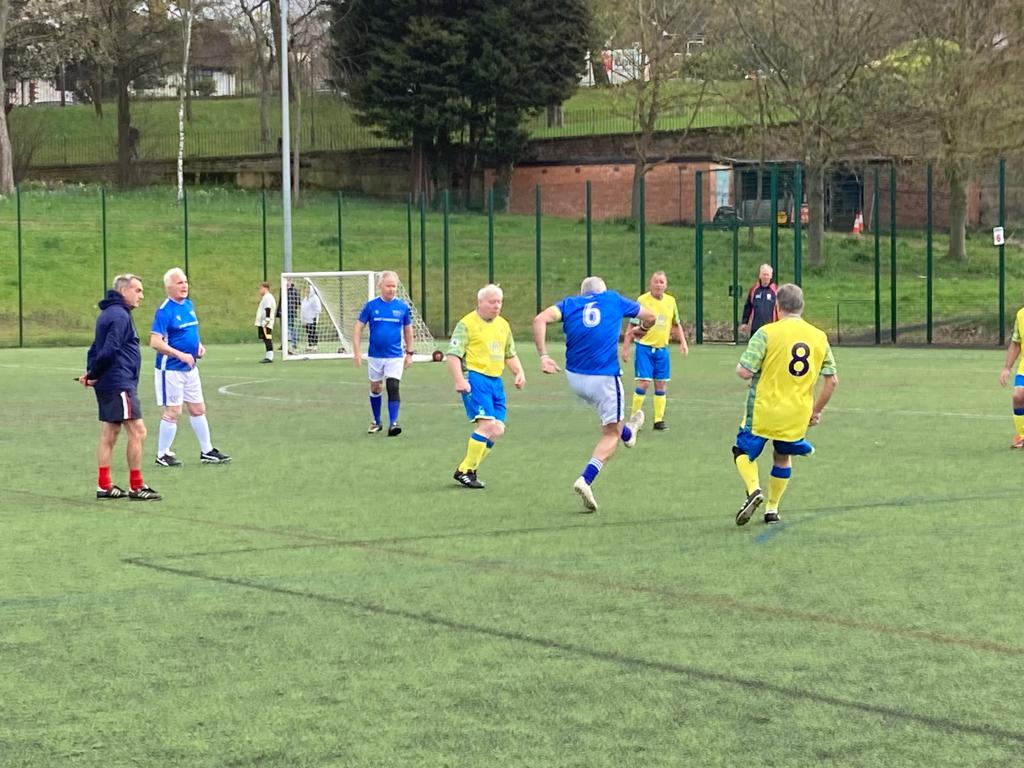 JoeGregory100's tweet photo. @theneuroheroes Well done and good luck to everyone today πͺ
2300 x #Sit2Stand last evening without stopping (2 hours) as I'm busy today playing for #England #Parkinsons #WalkingFootball team @NFFC
(I'll forward a video later/ tomorrow)
Again, well done everyone π·
#WorldParkinsonsDay
#NFFC https://t.co/5sQJIdPZTi
