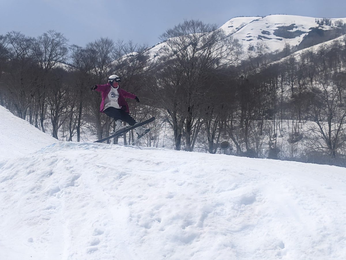 MCMVisits's tweet photo. Snowpark - #MCMSkiJapan🇯🇵 getting some air https://t.co/WREHrGdGdA