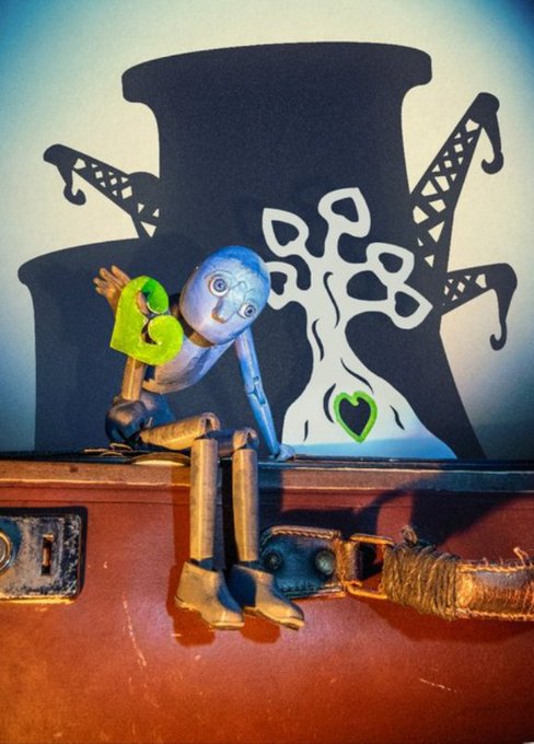 The magical show Seed Heart by Indigo Moon Theatre is being performed tomorrow Wed 12th April 3pm <a href="/NewcastleArts/">NewcastleArtsCentre</a>. Part of Newcastle Puppetry Festival 2023 by <a href="/MovingPartsArts/">Moving Parts Arts</a>. (Ages 4+) movingpartsarts.com/what-s-on/seed…