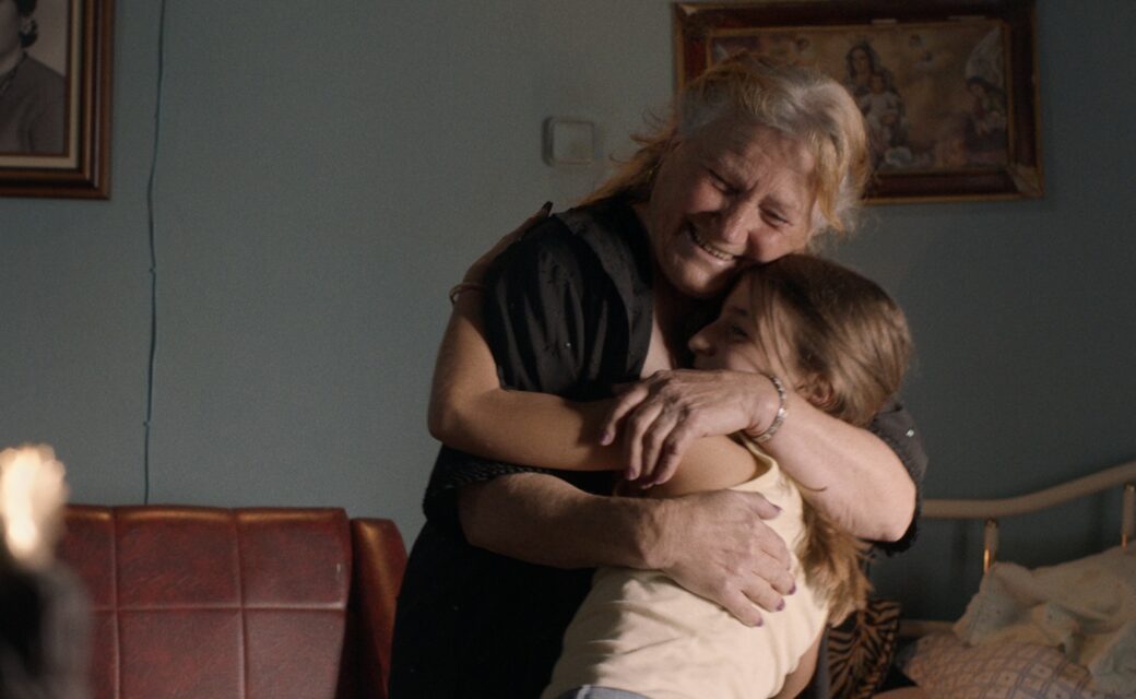 semainecannes's tweet photo. #SORTIE ce mercredi 12/04 :
ALMA VIVA
"Un petit miracle venu du Portugal" @Telerama
En compétition #sdlc2022
Premier long de la cinéaste #CristèleAlvesMeira (3ème Promotion #NextStep).
@TandemTM I
#FluxusFilms #MidasFilmes et @entrechienloup
#AlmaViva #Cannes2022 https://t.co/V2afLqacQr